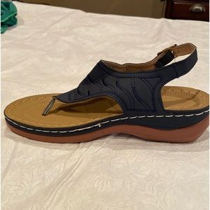 Women's Wedge Flip Flops, Rome Style Solid Color Open Toe Buckle Strap sz 8.5